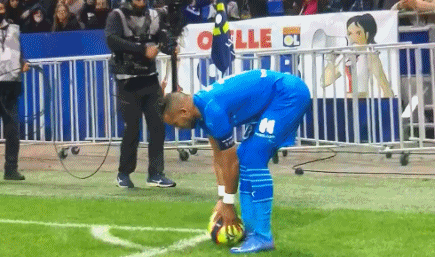 爱德华兹砍本赛季第6次35分+5三分，领跑联盟所有球员（爱德华兹本季第6次轰35分+5记三分，领衔全联盟）