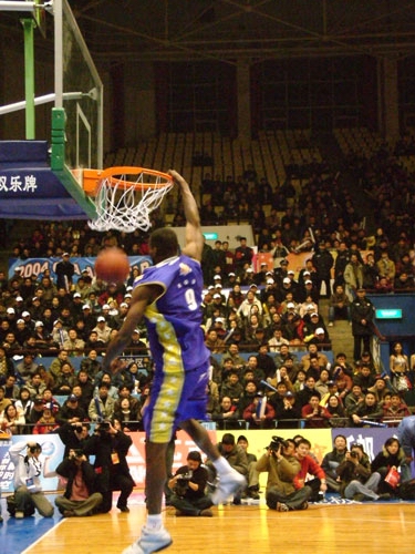 挪威客场4-1逆转意大利全胜晋级世界杯正赛，哈兰德梅开二度（哈兰德双响助挪威客场4-1逆转意大利，全胜晋级世界杯正赛）