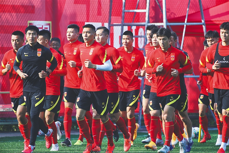 仍获信任！罗马诺：利物浦暂不考虑解雇斯洛特，也无接触其他教练（依然信任！罗马诺：利物浦暂无解雇斯洛特计划，未与其他主帅接触）