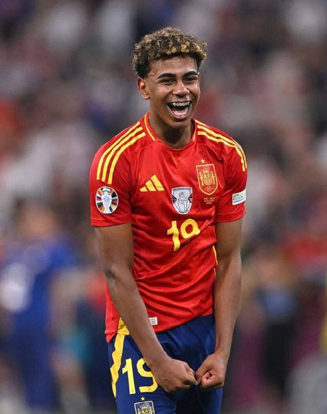 邓加：巴西94年就有欧洲风格；巴西足球DNA是克服生活的逆境（邓加：1994年的巴西已显欧洲化风格，巴西足球的DNA是战胜生活逆境）