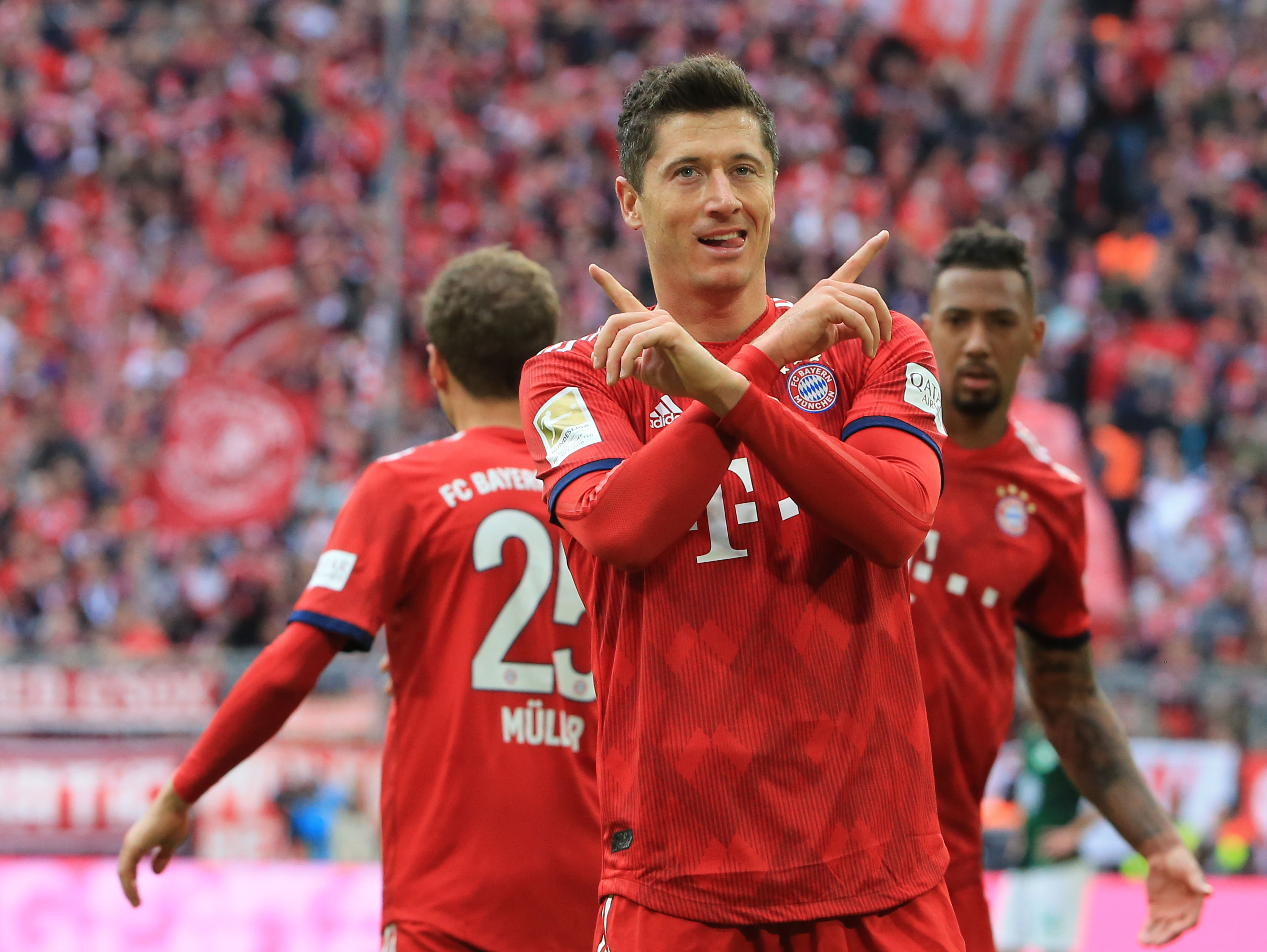 巴黎加冕年度“六冠王”，七战六冠独缺世俱杯（巴黎豪夺年度六冠，七项赛事唯世俱杯未能登顶）